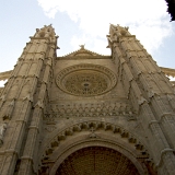 <font size="3"> Die Katedrahle von Palma</font><br /><br /><br /><div align="left"><font size="2">Die Katedrale von Palma ist ein imposantes Gebäude. Hoch und breit wie kaum eine andere Kirche, die ich besichtigt habe. Für dieses Foto reichte nicht einmal ein 12mm Superweitwinkelobjektiv aus, um die volle Breite abzulichten.<br />